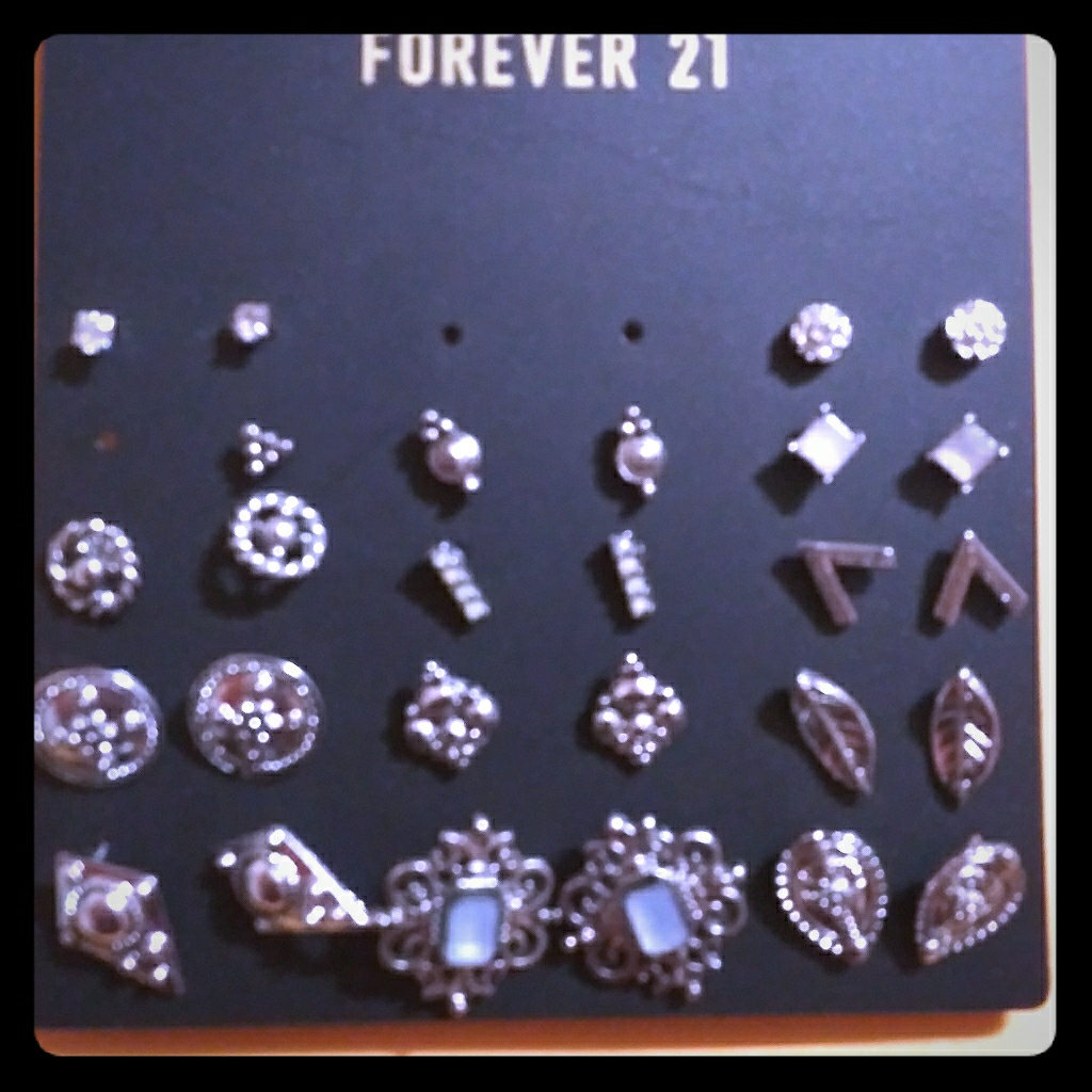 Earrings 9$